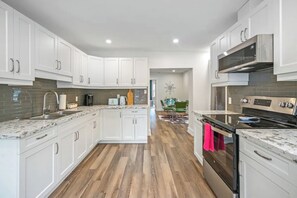 Fridge, microwave, oven, stovetop - Coolest vibes, best location in NOTL! (Niagara-on-the-Lake)