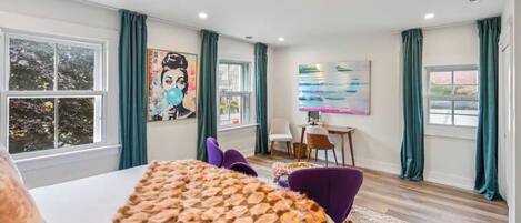 1 habitación, escritorio, tabla de planchar con plancha y wifi