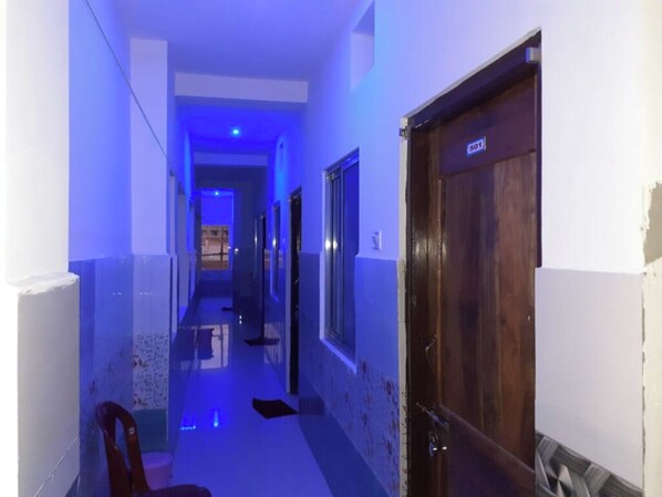 Lobby lounge - DhamStay Hotel Pranab Sadan Near Beach (Puri)