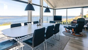 A conference room with a large table, chairs, and a TV. - 5 Star Holiday Home in Logstrup (Logstrup)