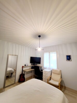 3 bedrooms, iron/ironing board, WiFi, bed sheets - Charming Family Home with Pool – L’Isle-sur-la-Sorgue (L'Isle-sur-la-Sorgue)