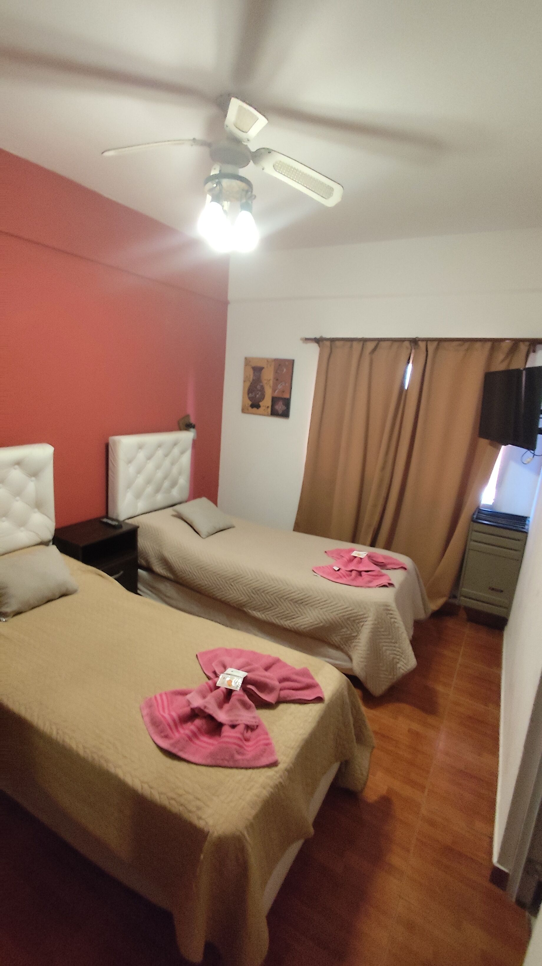 Habitación estándar doble | Caja fuerte, cortinas opacas, wifi gratis