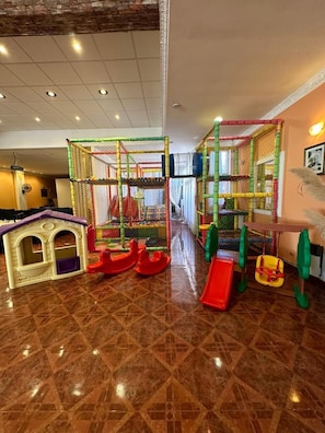 Children’s play area – indoor