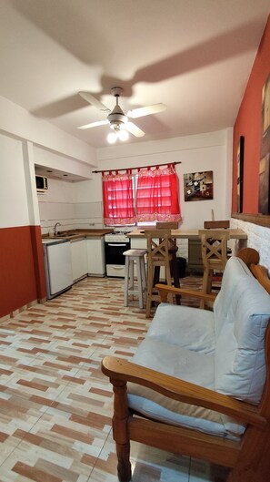 Family Apartment | Private kitchen - Hotel Apart Sorrento (Santa Teresita)