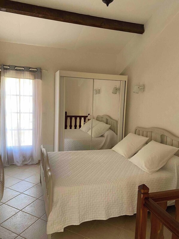 1 bedroom, bed sheets