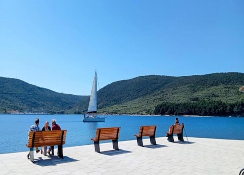 Sea View Vacation Apartment in Cres