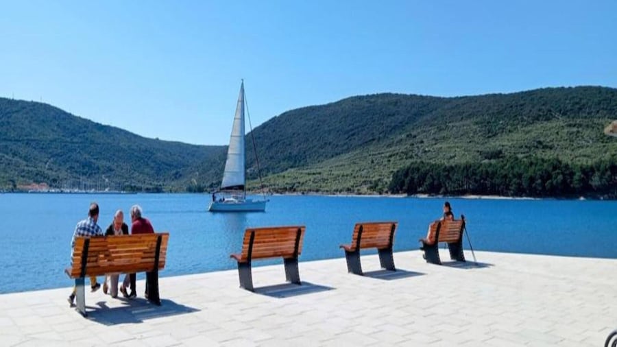 Sea View Vacation Apartment in Cres