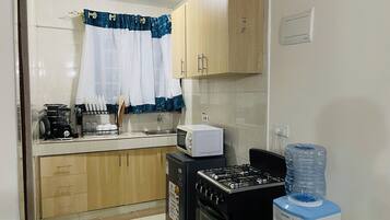 Micro-ondes, four, plaque de cuisson