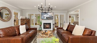 30 private acre Country House