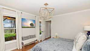 Tabla de planchar con plancha, wifi, ropa de cama