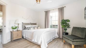 2 chambres, fer et planche à repasser, Wi-Fi gratuit, draps fournis