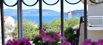 Charming 1-bedroom apartment with AC, WiFi in serene Karavomylos