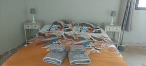 1 bedroom, iron/ironing board, WiFi, bed sheets - Chez Pascal gîte studio with garden and parking (Grignan)
