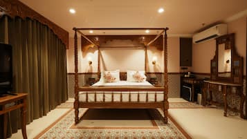 Family Suite | 1 bedroom, in-room safe, individually furnished, desk