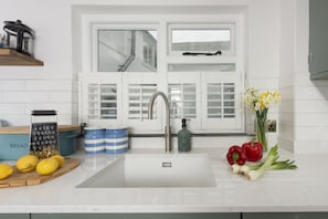 Réfrigérateur, four, plaque de cuisson, lave-vaisselle
