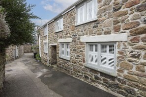 Exterior - PILOT'S COTTAGE (Mousehole)