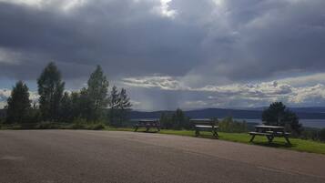 Rumah | Tempat makan outdoor