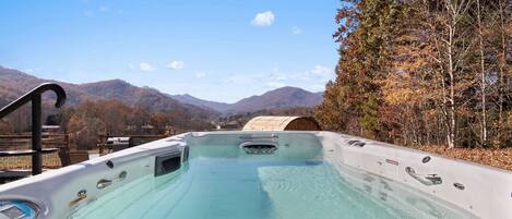 مغطس سبا خارجي