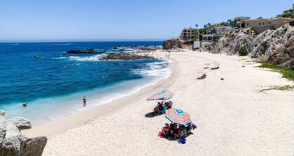 1 min walk to beach with King Bed located inCabo San Lucas