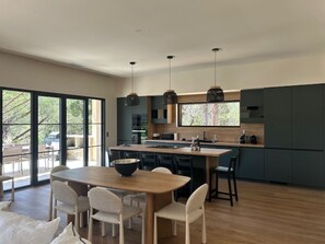 Kühlschrank, Ofen, Herdplatte, Geschirrspüler