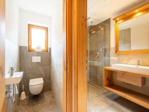 Chalet | Bathroom - Chalet in Zillertal Near Ski Bus Stop (Gerlosberg)
