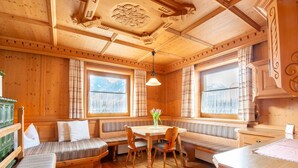 Chalet | Ruang keluarga