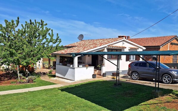 Apartment | Exterior - Apartment in Pula Near Verudela Beach (Pula)