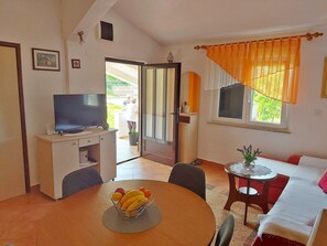 Apartment | Dining - Apartment in Pula Near Verudela Beach (Pula)