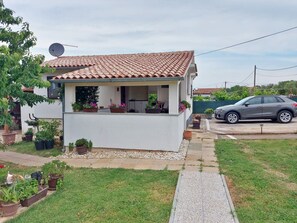 Apartment | Exterior - Apartment in Pula Near Verudela Beach (Pula)