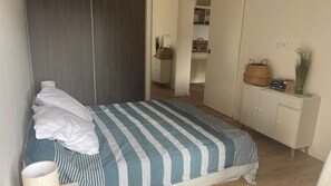 2 bedrooms, iron/ironing board, WiFi, bed sheets