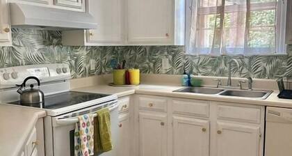 Cozy Ranch House w/ Sunroom, Enjoy Autumn in NC