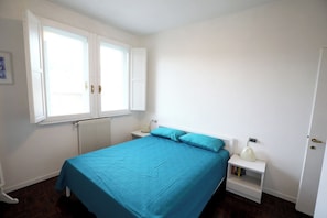 1 chambre, literie fournie