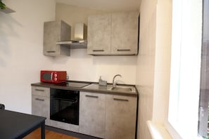 Four à micro-ondes, un four, surface de cuisson