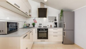 Apartment | Private kitchen - Villa in Pula Near Roman Amphitheater (Pula)