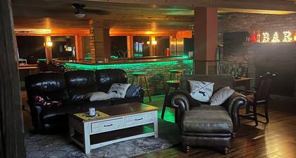 3 BR 22 bed newly renovated restaurant and bar w/ spectacular views of Mt Kineo