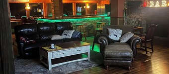 3 BR 22 bed newly renovated restaurant and bar w/ spectacular views of Mt Kineo