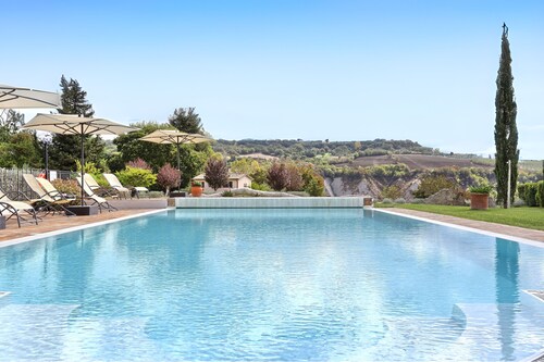 Relaxation & Wellness: Apartments with Private Pool in Saturnia