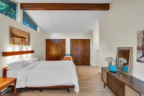 4 bedrooms, WiFi, bed sheets