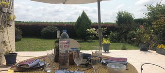 House 3 bedrooms Garden south view Fields Carrefour School Swimming pool Bus Rouen on foot