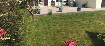 House 3 bedrooms Garden south view Fields Carrefour School Swimming pool Bus Rouen on foot