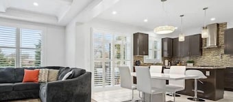 ****4-Bedroom Spacious House **** Yonge & Green Lane (East Gwillimbury)