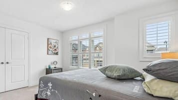 3 bedrooms, desk, iron/ironing board, WiFi