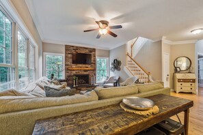 Smart TV, fireplace