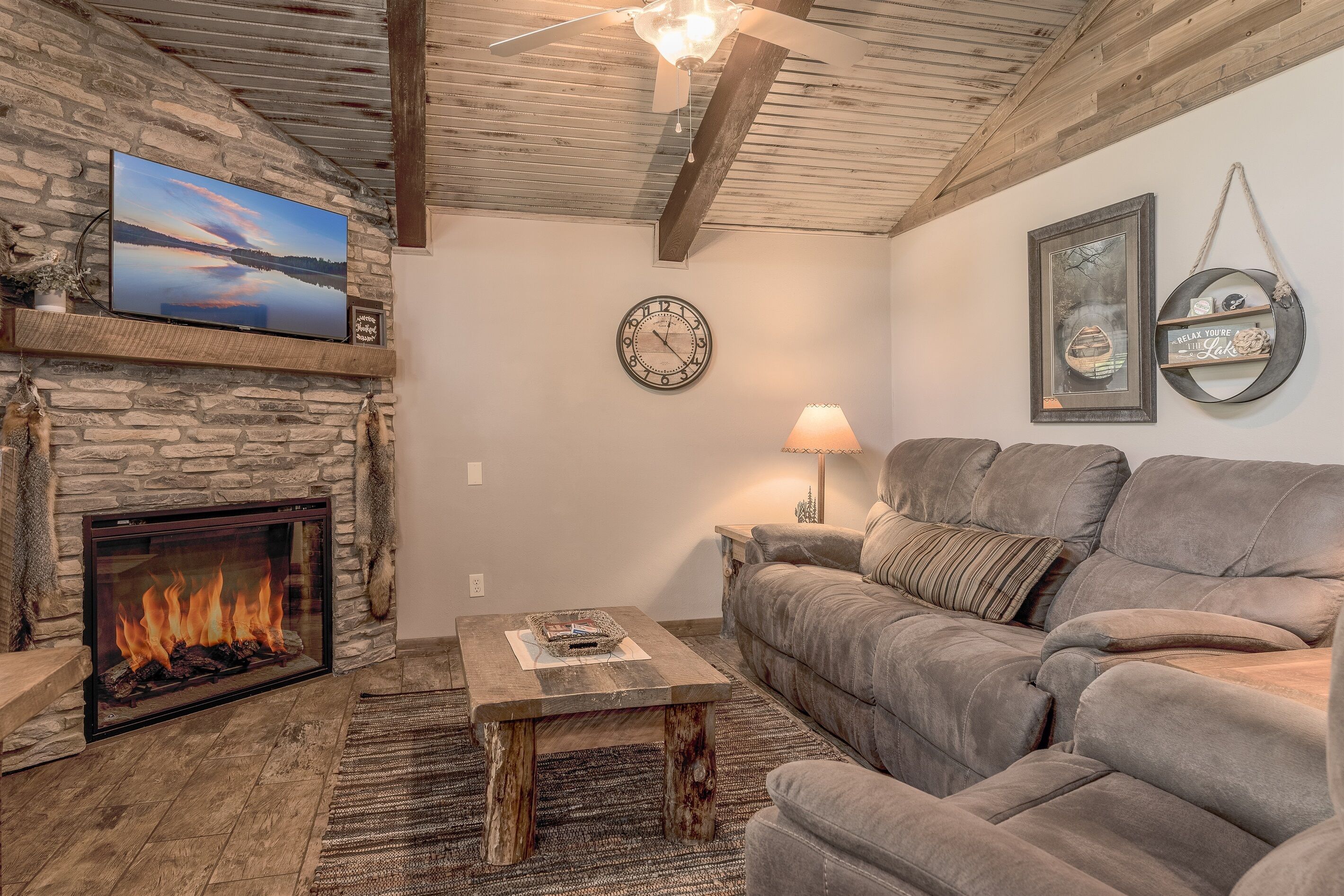 Lake Shores- Cozy Cabin- Boat Slip & Scenic Views! - ミズーリ州