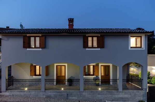 House | Bahagian luar