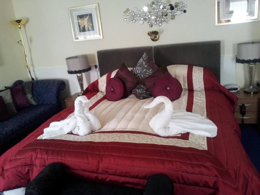 Standard Double Room | Laptop workspace, iron/ironing board