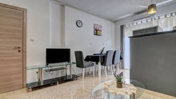 Apartment | Living room | Fireplace