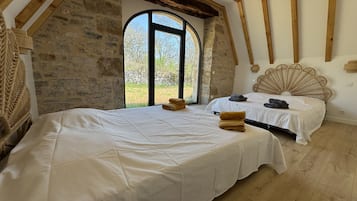 5 bedrooms, iron/ironing board, bed sheets