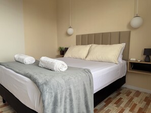 1 habitación, tabla de planchar con plancha, wifi y ropa de cama