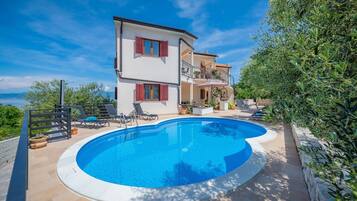 Apartment | Pool | Outdoor pool, a heated pool